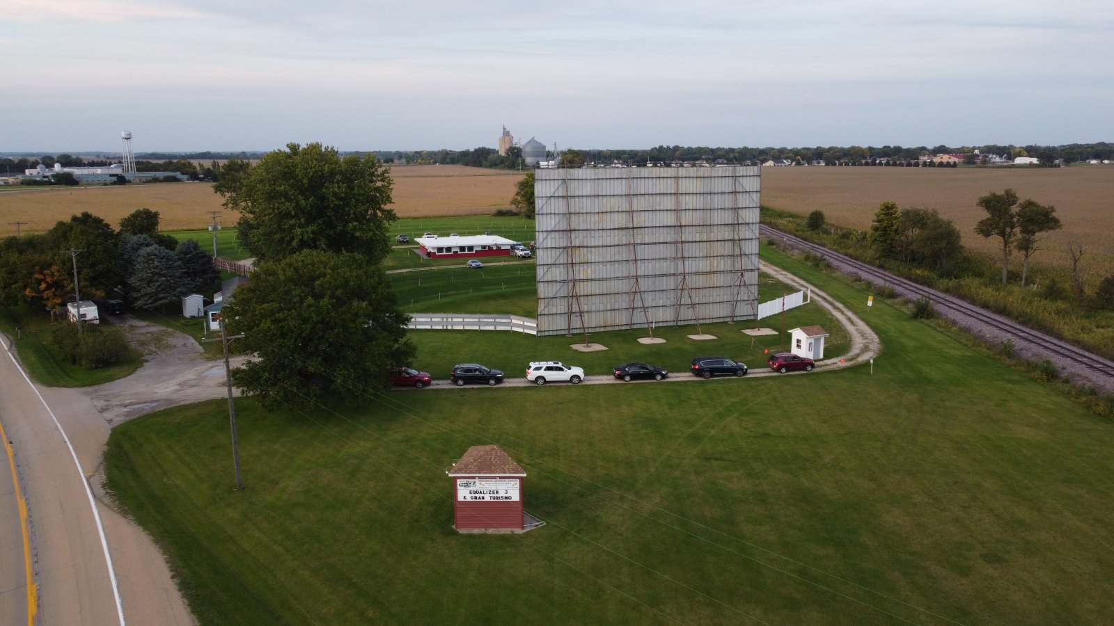 34Drivein Front